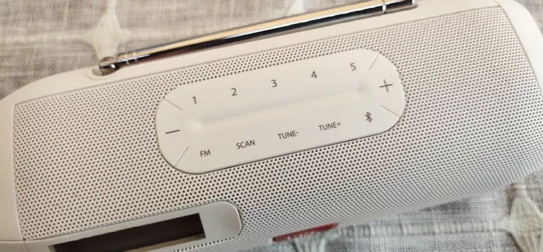 高端收音机+蓝牙音箱，JBL TUNER FM带收音蓝牙音箱评测